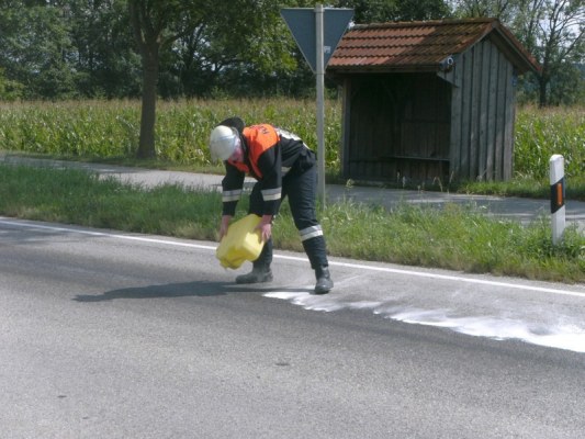 Foto zum Einsatz Ölspur auf der St 2074