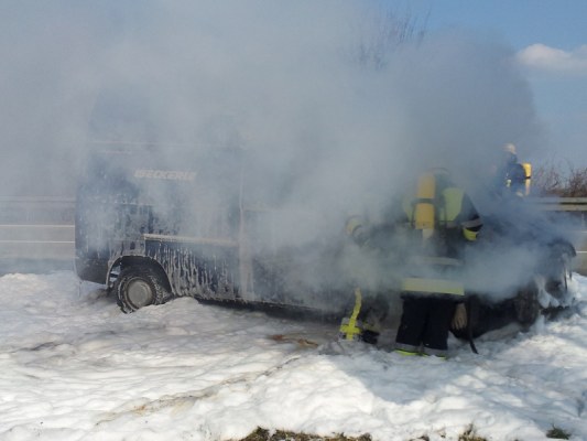 Foto zum Einsatz Transporter-Brand auf der A 92