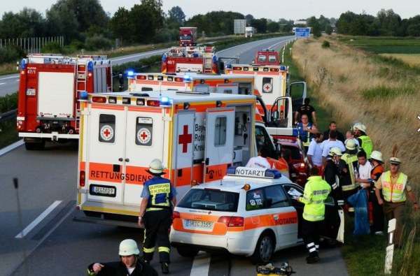 Foto zum Einsatz VU A 92 - PKW Überschlag