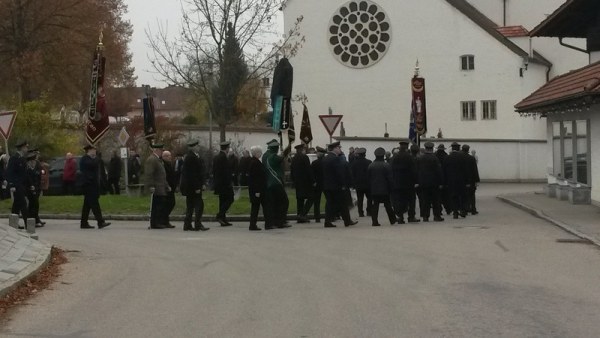 Foto zum Einsatz Absicherung Kirchenzug[Volkstrauertag]