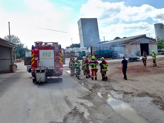 Foto zu Brand im Freien