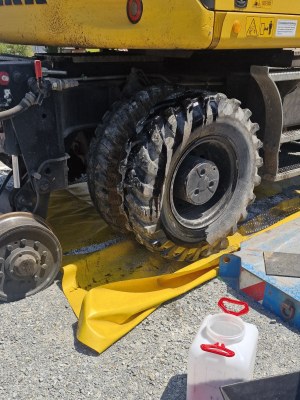 Foto zum Einsatz Auslaufende Betriebsstoffe eines Baggers