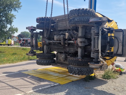Foto zum Einsatz Auslaufende Betriebsstoffe eines Baggers