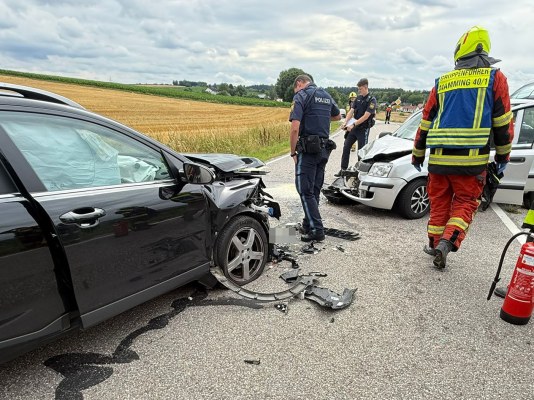 Foto zum Einsatz Verkehrsunfall mit 2 Pkw