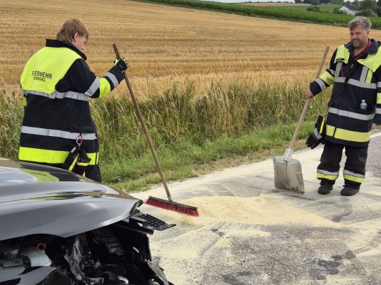 Foto zum Einsatz Verkehrsunfall mit 2 Pkw