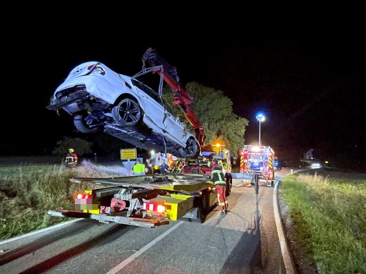 Foto zum Einsatz Verkehrsunfall mit PKW
