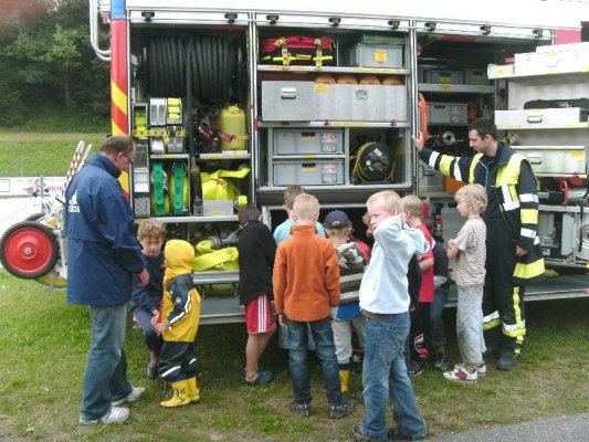 Foto zum Termin Fußballjugend bei der Feuerwehr