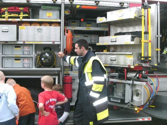 Foto zum Termin Fußballjugend bei der Feuerwehr