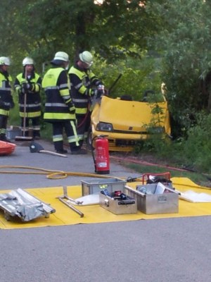 Foto zum Termin Übung - PKW gegen Baum