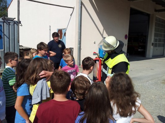 Foto zum Termin Schulklasse bei der Feuerwehr