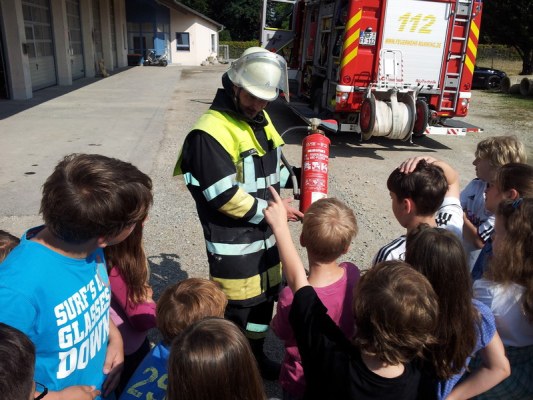 Foto zum Termin Schulklasse bei der Feuerwehr