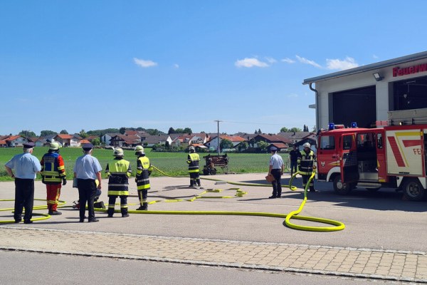 Foto zum Termin Leistungsprüfung: Gruppe im Löscheinsatz