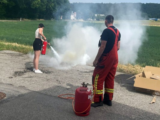 Foto zum Termin Feuerlöscher-Training Kindergarten