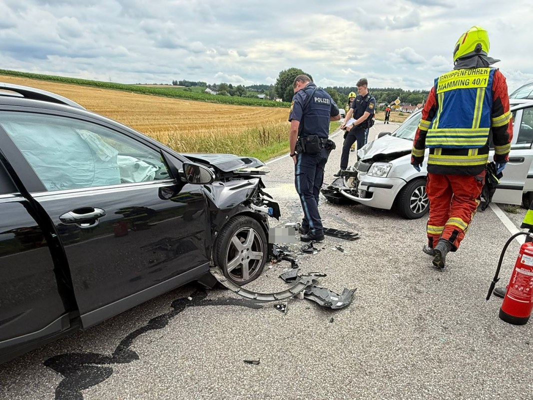 Foto zum Einsatz Verkehrsunfall mit 2 Pkw