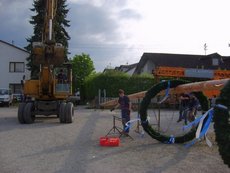 Maibaum einholen und aufstellen