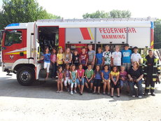 Schulklasse bei der Feuerwehr