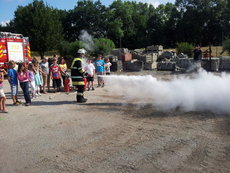 Schulklasse bei der Feuerwehr
