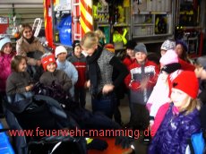 Schulklasse bei der Feuerwehr
