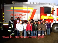 Schulklasse bei der Feuerwehr
