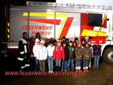 Schulklasse bei der Feuerwehr